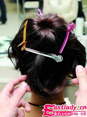 春夏最流行花苞頭步驟圖解