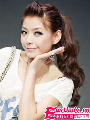 今夏馬尾新發(fā)型 甩出青春少女味