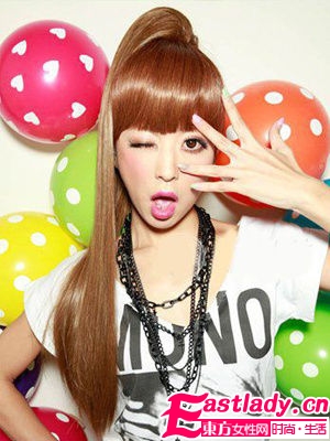 今夏馬尾新發(fā)型 甩出青春少女味