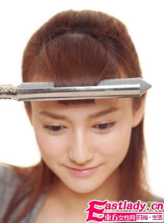 劉海卷發(fā)的竅門