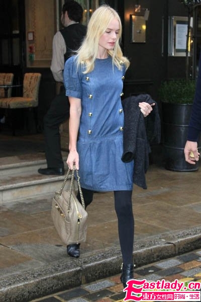 星級氣質(zhì)中分發(fā)增添時髦感(組圖)