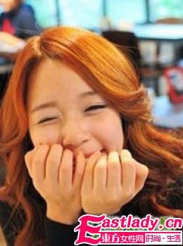 秋季最新韓國(guó)街拍時(shí)尚大卷發(fā)