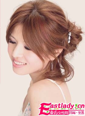 簡單易學的淑女型韓式盤發(fā)