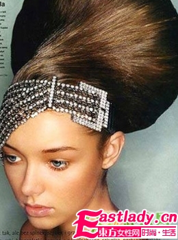 驚艷風(fēng)情 復(fù)古盤(pán)發(fā)的高貴