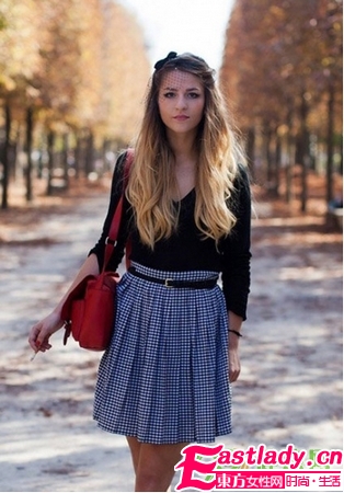 街拍外國美女流行發(fā)型