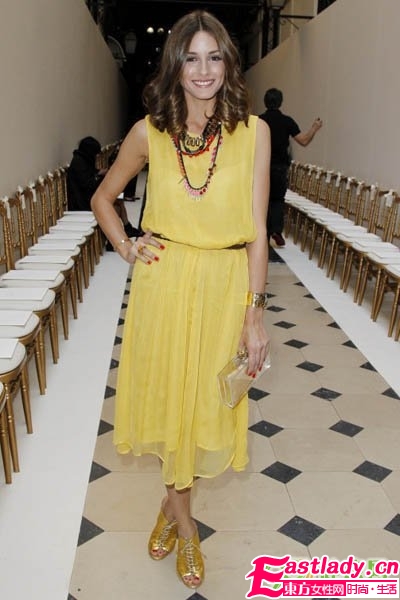 星級氣質(zhì)中分發(fā)增添時髦感(組圖)