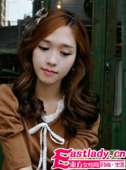 秋季最新韓國街拍時尚大卷發(fā)