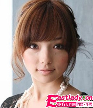 DIY華麗感嫵媚新年韓式盤發(fā)