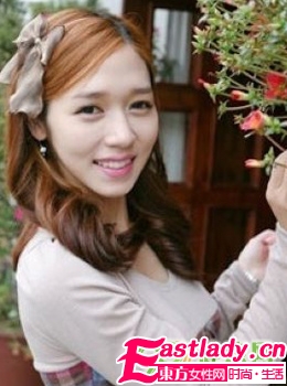 秋季最新韓國(guó)街拍時(shí)尚大卷發(fā)