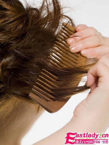 根據(jù)發(fā)型選擇適用的梳子