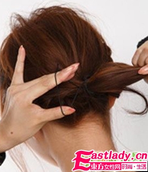 DIY華麗感嫵媚新年韓式盤發(fā)