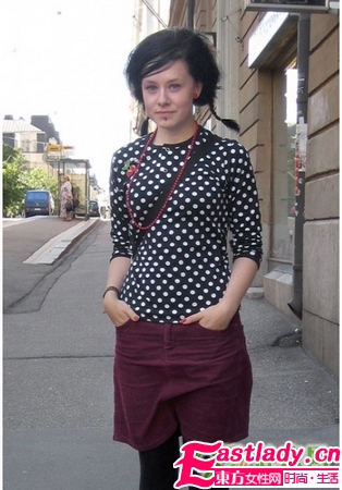 街拍外國美女流行發(fā)型