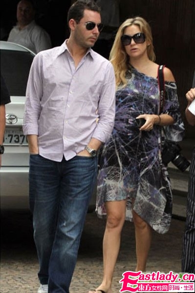 星級氣質(zhì)中分發(fā)增添時髦感(組圖)