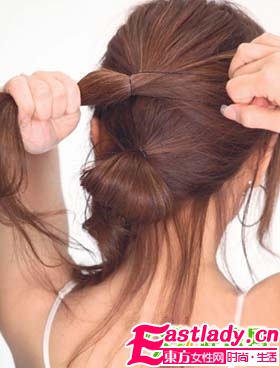 簡單易學的淑女型韓式盤發(fā)