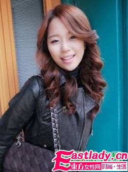 秋季最新韓國街拍時尚大卷發(fā)