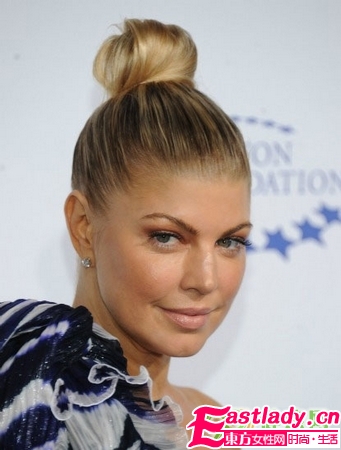 女星演繹丸子頭 完美高發(fā)髻