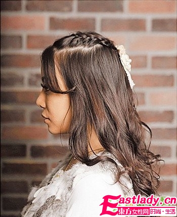 甜美中分編發(fā)的編法圖解
