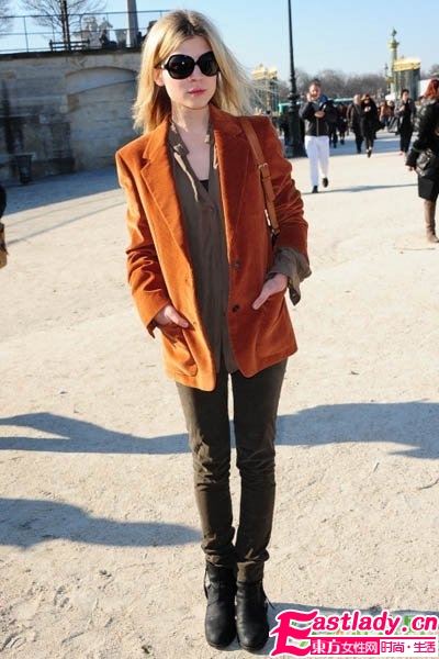 星級氣質(zhì)中分發(fā)增添時髦感(組圖)