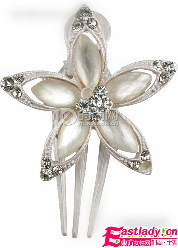 凸顯高貴 婉約韓式新娘盤(pán)發(fā)