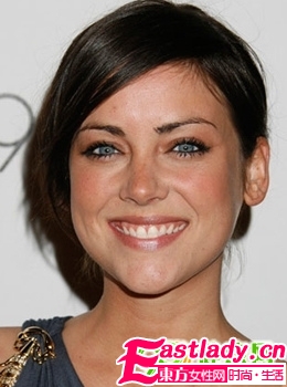 時尚明星 性感卷發(fā)10竅門