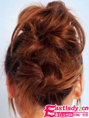 秋季簡(jiǎn)易韓式盤發(fā)步驟圖解