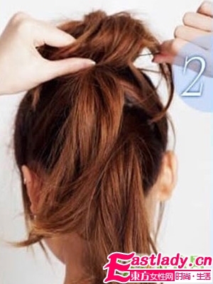 秋季簡(jiǎn)易韓式盤發(fā)步驟圖解