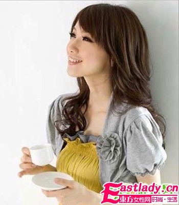 超顯氣質(zhì) 迷人外翻卷發(fā)修飾胖臉型