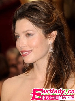 時尚明星 性感卷發(fā)10竅門