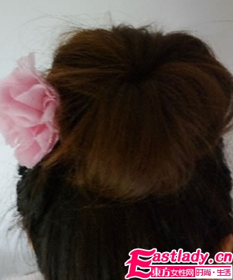 中長發(fā)怎么扎花苞頭