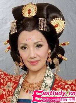 從《宮心記》看華麗盤(pán)發(fā)發(fā)髻