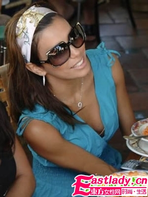 好萊塢女星親身示范今季的熱門發(fā)飾