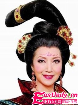 從《宮心記》看華麗盤(pán)發(fā)發(fā)髻