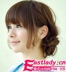 日系優(yōu)雅辮子盤發(fā)的編法圖解