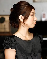 輕熟女優(yōu)雅韓式盤發(fā)圖解