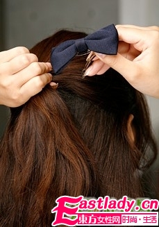 輕熟女優(yōu)雅韓式盤發(fā)圖解