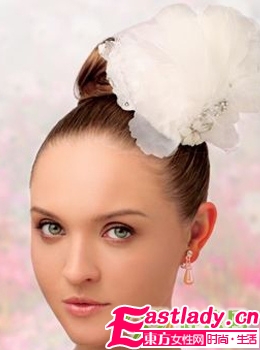 魅力獨特 7款美麗新娘盤發(fā)步驟