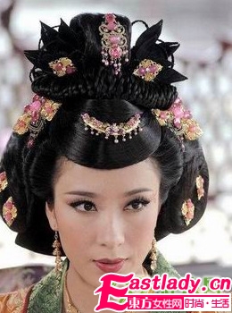 從《宮心記》看華麗盤(pán)發(fā)發(fā)髻