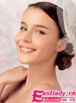 魅力獨(dú)特 7款美麗新娘盤發(fā)步驟