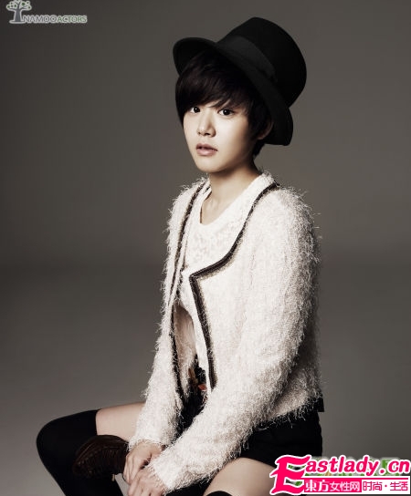 文根英短發(fā)寫真變熟女