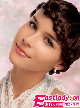 魅力獨(dú)特 7款美麗新娘盤發(fā)步驟