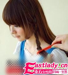 日系優(yōu)雅辮子盤發(fā)的編法圖解