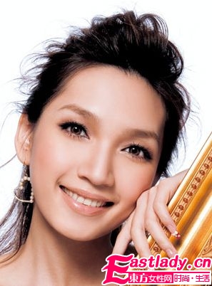 挽救干澀頭發(fā) 關(guān)鍵是給頭皮補水