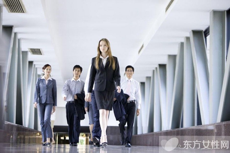 辦公室瑜伽8個(gè)動(dòng)作讓你神清氣爽一整天