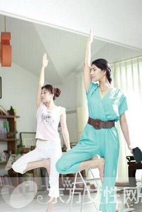 辦公室瑜伽鍛煉教程圖解 消除疲勞保持好身材