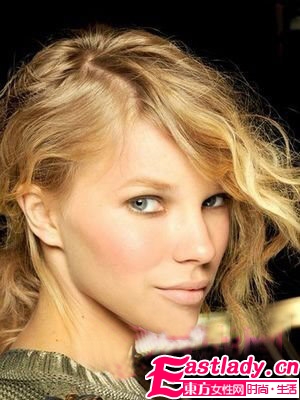 圓臉長臉方臉鵝蛋倒三角臉型的發(fā)型搭配原則