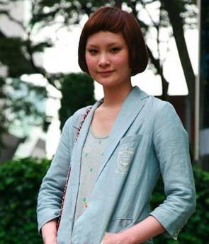 潮人示范露額短劉海發(fā)型 一起來學一下吧