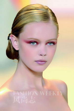 2011發(fā)型低盤發(fā)發(fā)型最流行