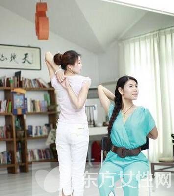 辦公室瑜伽鍛煉教程圖解 消除疲勞保持好身材