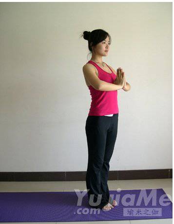 瑜伽拜日十二式詳解 瑜伽初學(xué)者必看