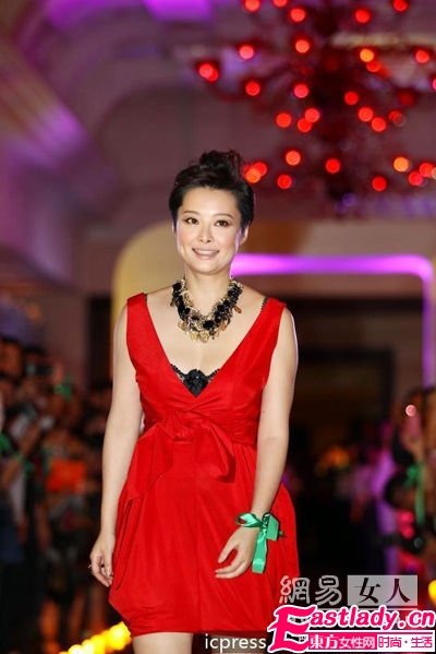 袁莉百變發(fā)型惹人愛